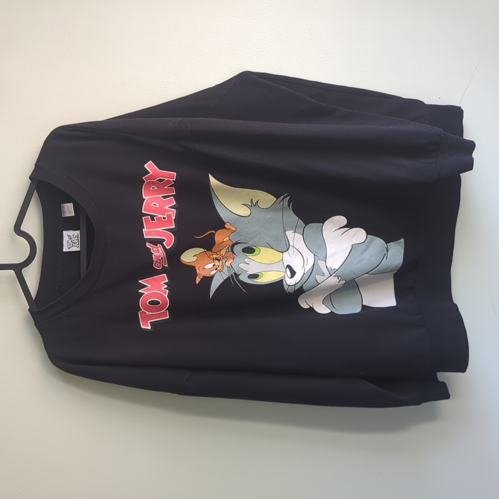 Tom & Jerry. Women's Graphic Oversized Sweater. Size Large.